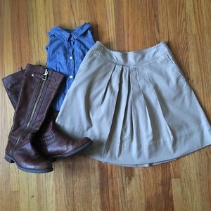 LOFT pleated khaki skirt. Size 0.